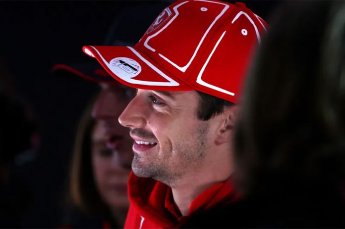 Leclerc cauteloso em perguntas sobre Hamilton: “Por respeito a Carlos”