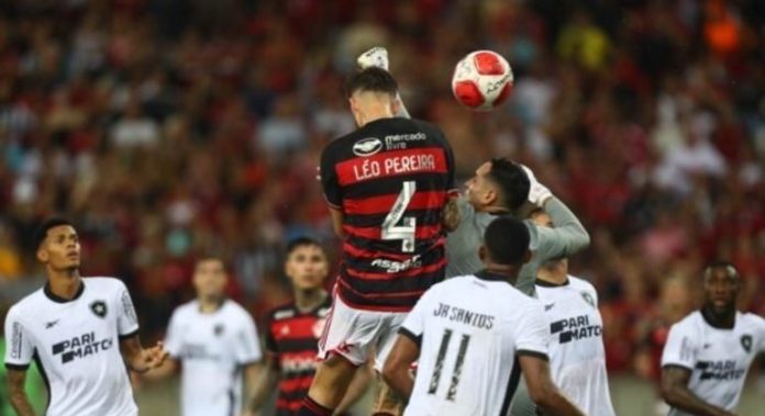 Léo Pereira decide o clássico e diz que apelido dá sorte - Esportes