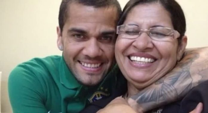 Mãe de Daniel Alves recebe autorização para visitar o filho na prisão - Prisma