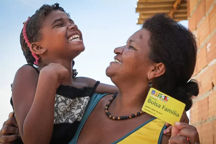 Mães solteiras do Bolsa Família podem receber GRANDE PARCELA de R$ 300