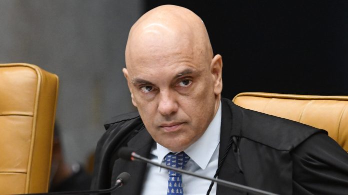 Moraes vota para tornar réus e manter presos ex-integrantes da cúpula da PMDF por omissão no 8/1 - Notícias