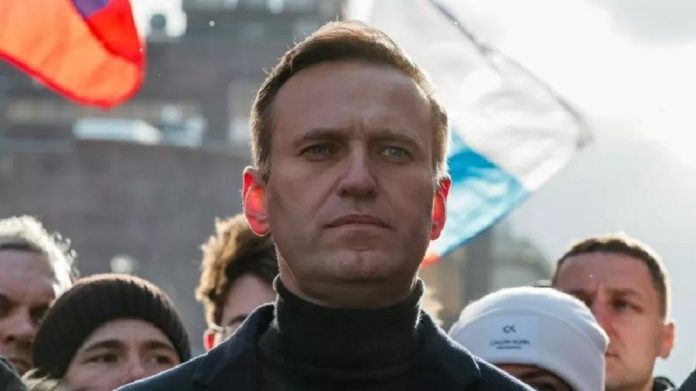 Moscovitas seguem honrando a memória do opositor Navalny