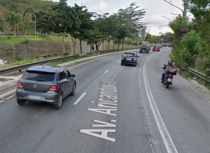 Motociclista fica ferido após queda na Avenida Aricanduva