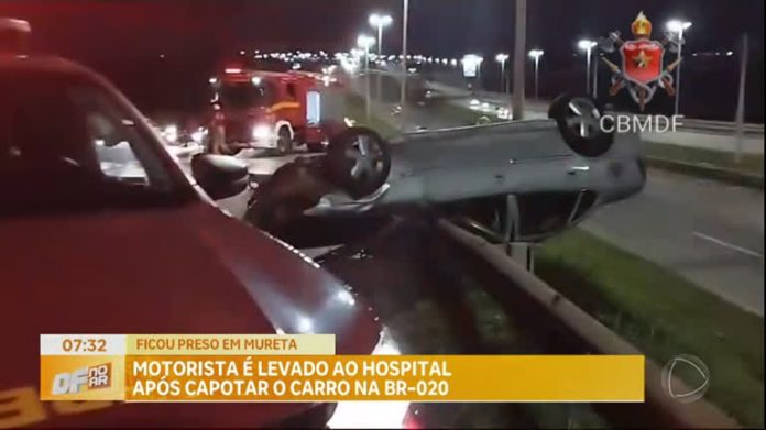 Motorista é levado para hospital após capotar carro na BR-020, no DF - Brasília