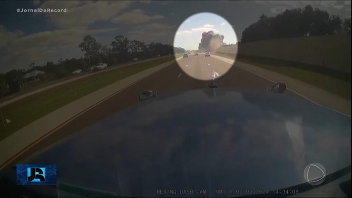 Novas imagens mostram pouso forçado de avião em rodovia na Flórida (EUA) - Notícias