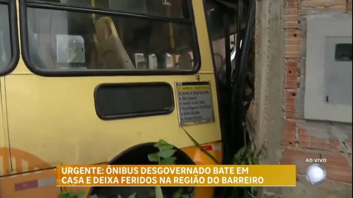 Ônibus desgovernado bate em casa e deixa feridos na região do barreiro em BH