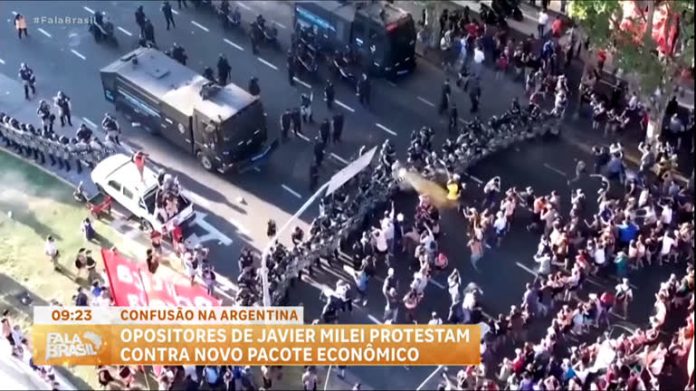 Opositores de Javier Milei protestam contra pacote econômico - RecordTV