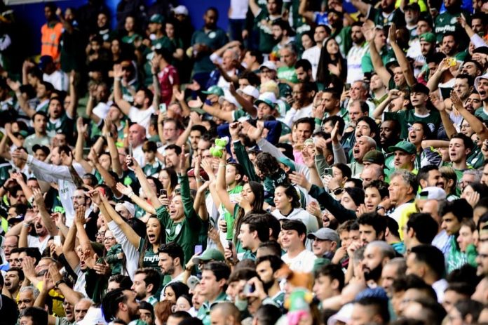 Palmeiras bate recorde negativo de público