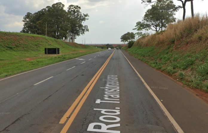 Pane mecânica interdita parcialmente BR-153 em Onda Verde