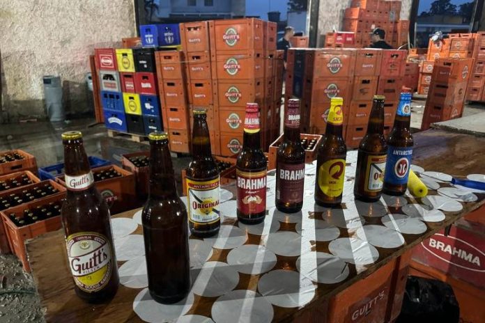 PM encontra fábrica clandestina de bebida alcoólica na zona norte de SP