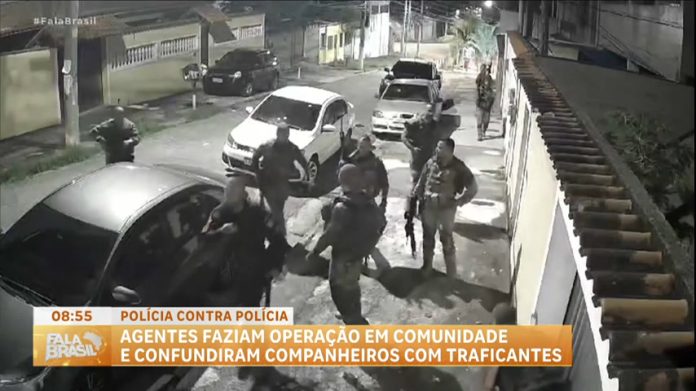 Policiais do Rio de Janeiro trocam tiros entre si durante operação - RecordTV