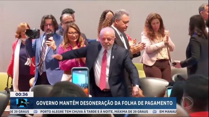 Presidente Lula revoga trecho da medida provisória que reonerava folha de pagamento de 17 setores - JR 24H