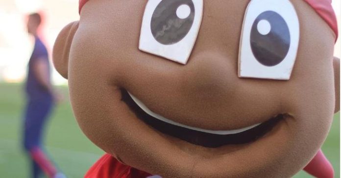 Repórter denuncia mascote Saci do Inter por importunação sexual durante Gre-Nal