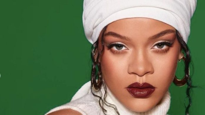 Rihanna é abordada por fãs na Itália e os convida para entrar em seu carro. Veja os vídeos!