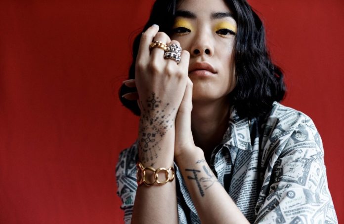 Rina Sawayama cancela show no Lollapalooza Brasil 2024