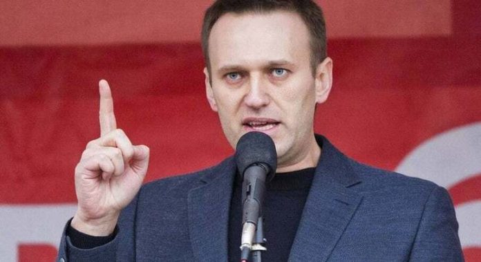 Rússia impõe penas após homenagens a Alexei Navalny - Cidades