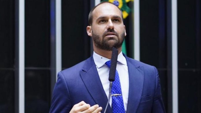 Sem citar Valdemar, Eduardo Bolsonaro diz que crime por posse de arma só atinge 'cidadão de bem' - Notícias