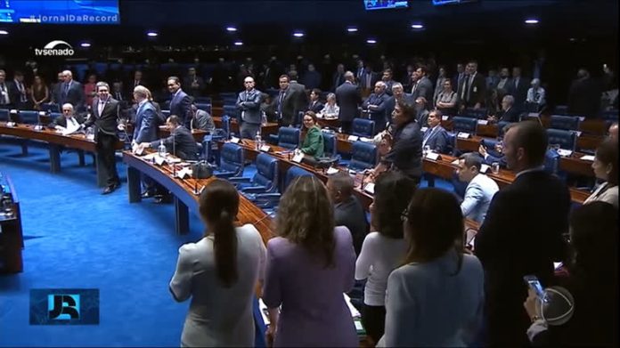 Senado aprova projeto de lei que extingue a 'saidinha' de presos em feriados - Notícias