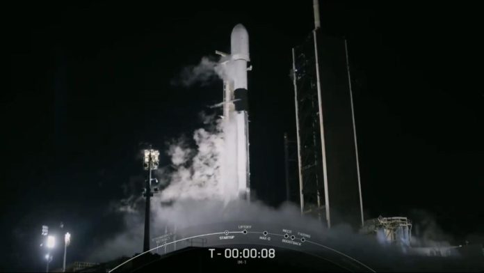 SpaceX lança módulo lunar robótico em missão apoiada pela NASA