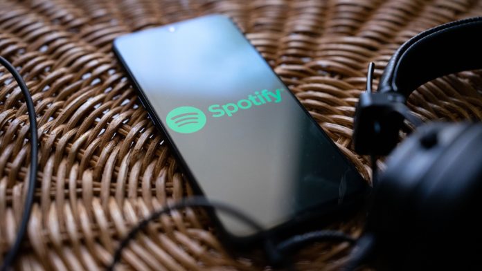 Spotify anuncia que pagou um total de US$ 9 bilhões à indústria musical em 2023