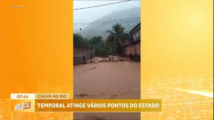 Temporal causa estragos em diferentes pontos do Rio de Janeiro - Rio de Janeiro