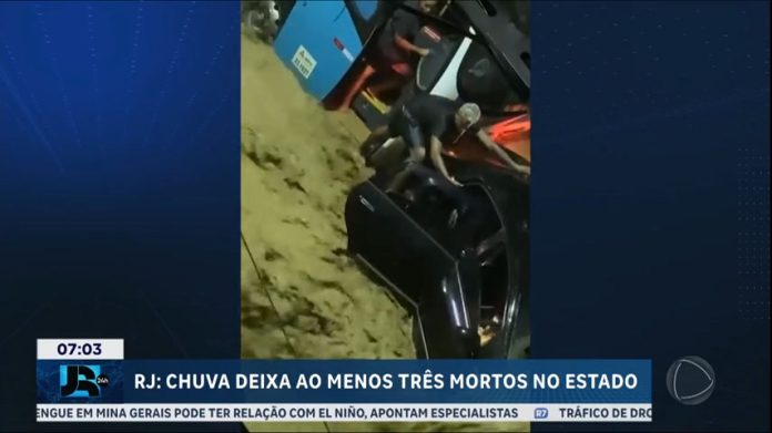 Temporal no RJ mata ao menos três pessoas - JR 24H