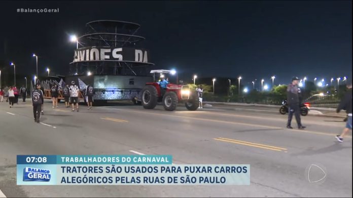 Tratoristas precisam de perícia para conduzir carros alegóricos do Carnaval - RecordTV