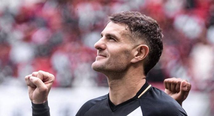 Vegetti quebra o silêncio sobre lesão na costela e estipula data para voltar a jogar pelo Vasco - Esportes