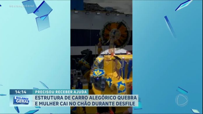 Vídeo: estrutura de carro alegórico quebra e mulher cai durante desfile de escola de samba no ES - RecordTV