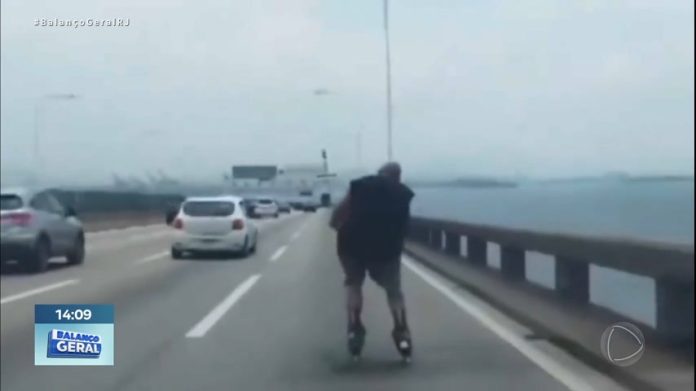 VÍDEO: Homem anda de patins ao lado de carros na ponte Rio-Niterói - Notícias