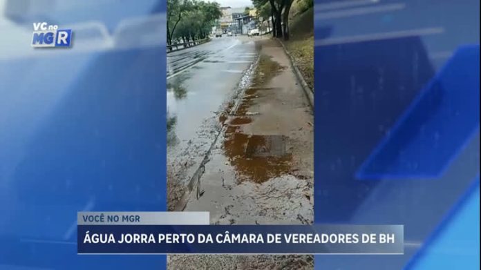 Você no MGR: vazamento de água incomoda quem passa por avenida em BH