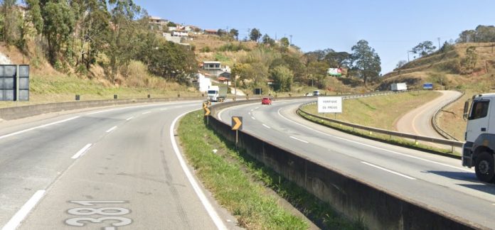 Acidente provoca interdição parcial da BR-381 em Camanducaia