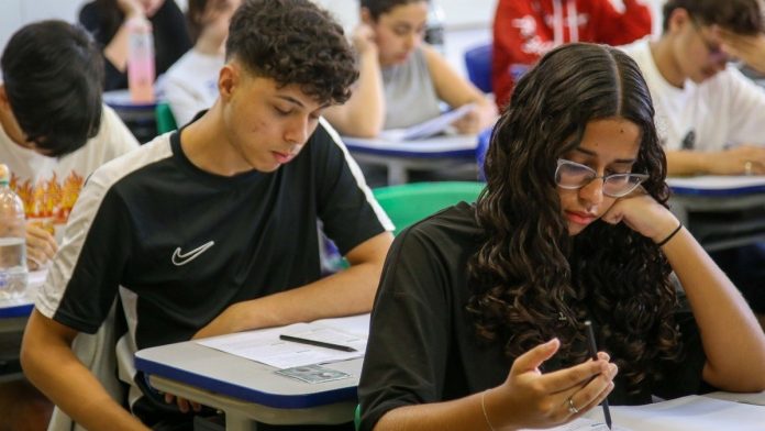 Alunos da rede pública podem se inscrever em curso pré-vestibular gratuito no DF a partir desta sexta - Notícias