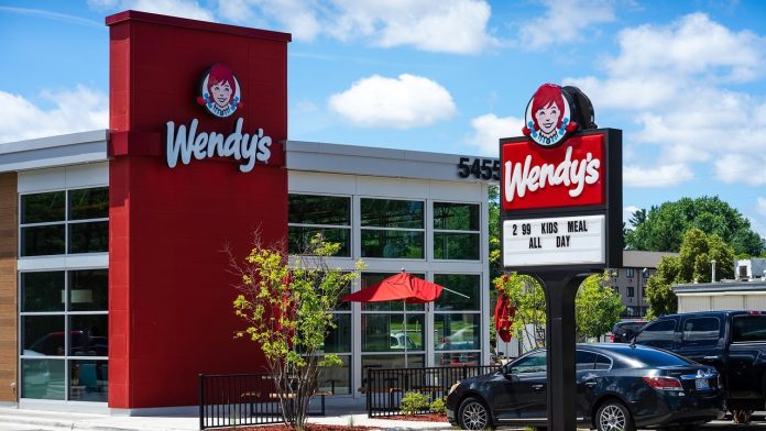 Após fiasco de preços dinâmicos, Wendy’s apresenta nova estratégia