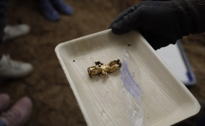 Arqueólogos descobrem tesouro de 1.300 anos em tumba no Panamá
