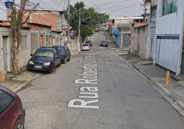 Atropelamento por moto deixa um ferido na Rua Roberto Correia