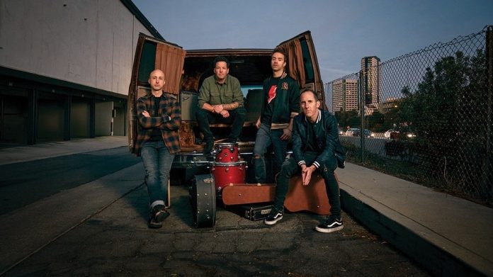 Banda canadense Simple Plan divulga nota de pesar por morte de jovem durante festival no Rio - Notícias