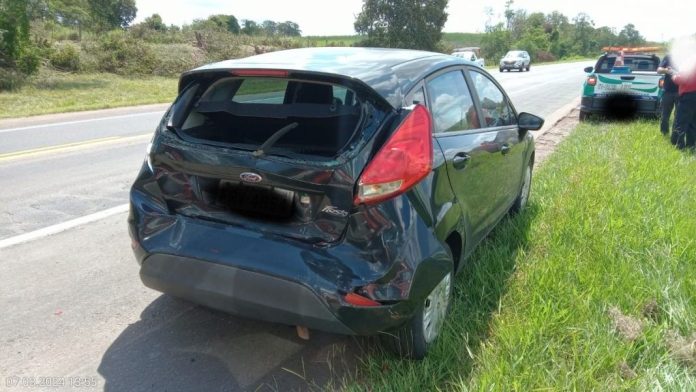 Choque entre ônibus e carro na rodovia do Açúcar em Elias Fausto