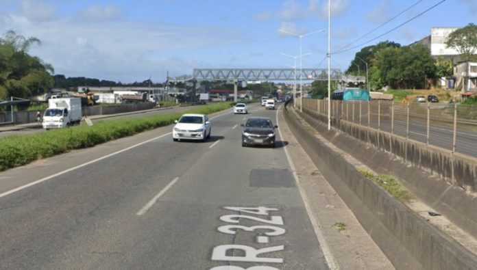 Derramamento de carga na BR-324 em Salvador