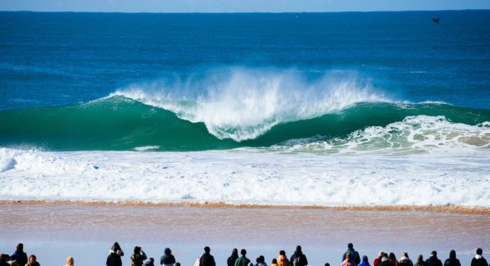 Direto de Supertubos

			 Confira transmissão ao vivo do MEO Pro Portugal 2024 direto de Supertubos, Peniche. Evento é o terceiro da nova temporada do circuito mundial da WSL.
			
	Por Redação Waves - 	 06/03/2024	 0