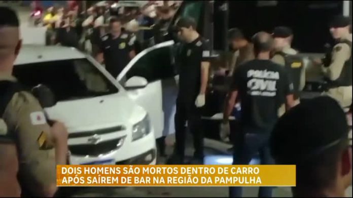 Dois homens são mortos dentro de carro após saírem de bar em BH