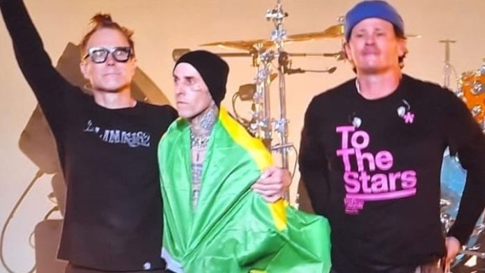 Emocionado, blink-182 promete voltar “em breve” após show no Lollapalooza Brasil