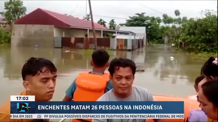 Enchentes matam 26 pessoas na Indonésia - JR 24H