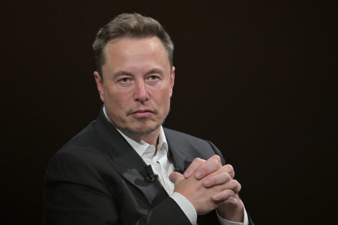 Ex-executivos do Twitter processam Elon Musk