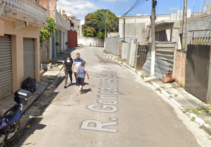 Homem fica ferido após ser atropelado por automóvel na Rua Gonçalves Lêdo