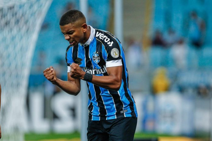 Já vai? Ex-Grêmio pega todos de surpresa e está de saída do Fluminense