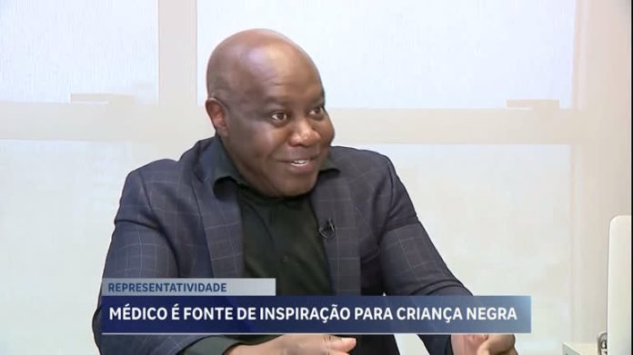 Médico vira inspiração para menino em BH e comove internet