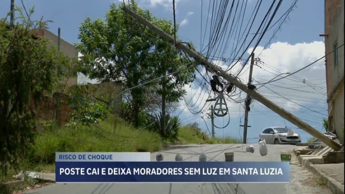 Moradores passam dia sem energia elétrica devido a poste caído em bairro de MG