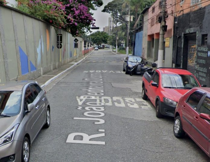 Motociclista fica ferido após queda na Rua João Pedreira Duprat