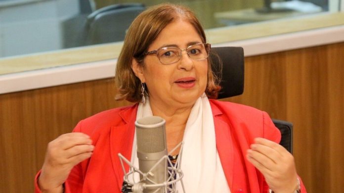 Mulheres 'querem muito mais do que flores', diz ministra em discurso sobre o 8 de Março - Notícias